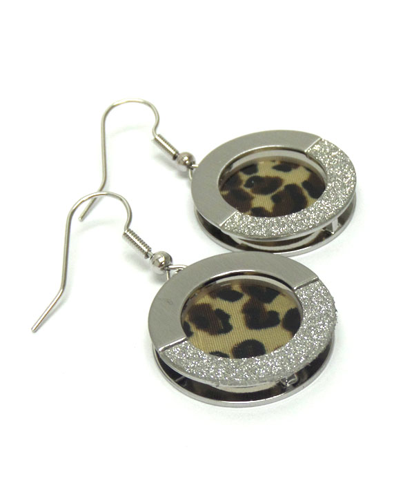 ANIMAL PRINT AND SAND PAPER METAL DISK DROP EARRING