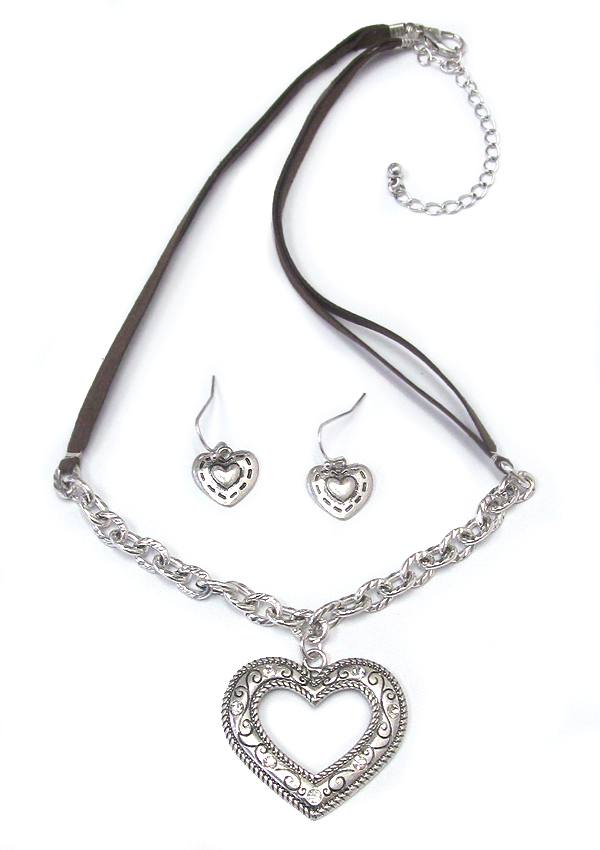 HEART PENDANT AND LEATHERETTE CHAIN NECKLACE SET