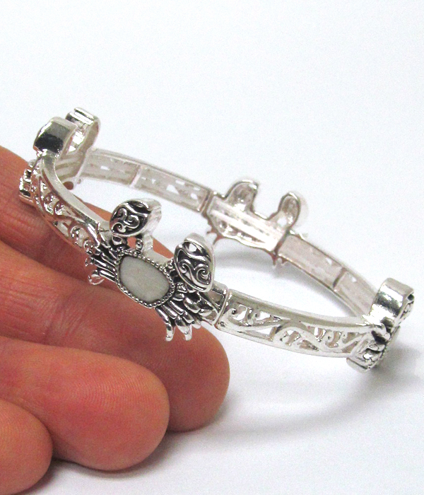 TEXTURED METAL AND MOP CRAB STRETCH BRACELET