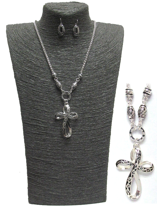 TEXTURED CROSS NECKLACE AND GLASSES HOLDER