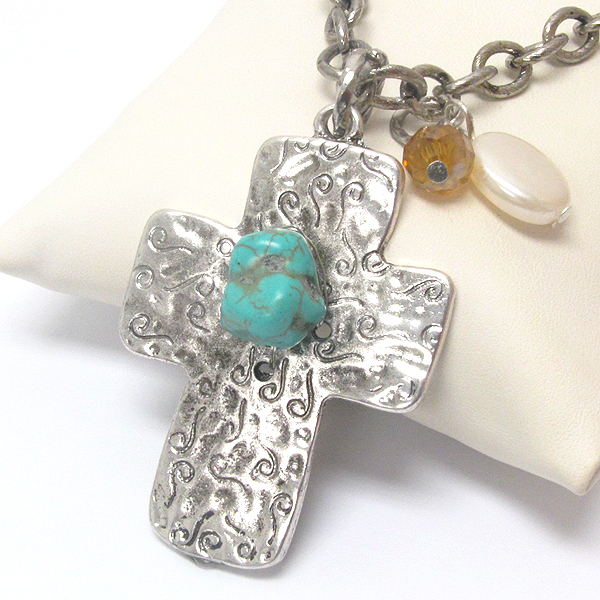 VINTAGE METAL TEXTURED CROSS AND FRESH WATER PEARL AND TURQUOISE ACCENT PENDANT NECKLACE