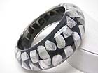 MIXED NATURAL CHIP STONE INSIDE ACRYL BANGLE