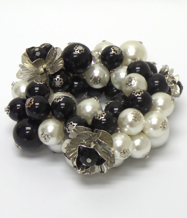 MULTI PEARL DECO AND METAL FLOWER ACCENT STRETCH BRACELET
