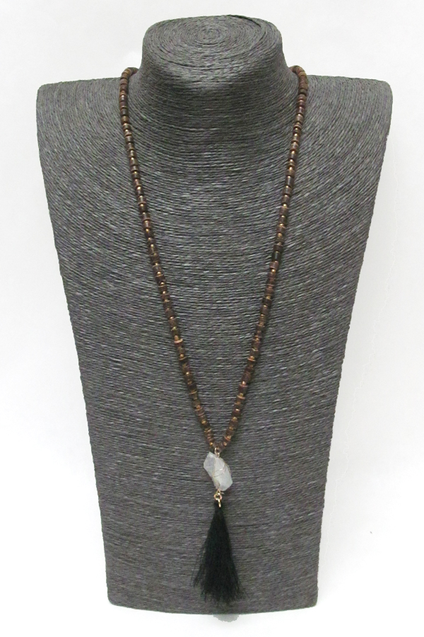 WOOD TYPE LINKED BEADS WITH TASSEL AND STON DROP NECKLACE 