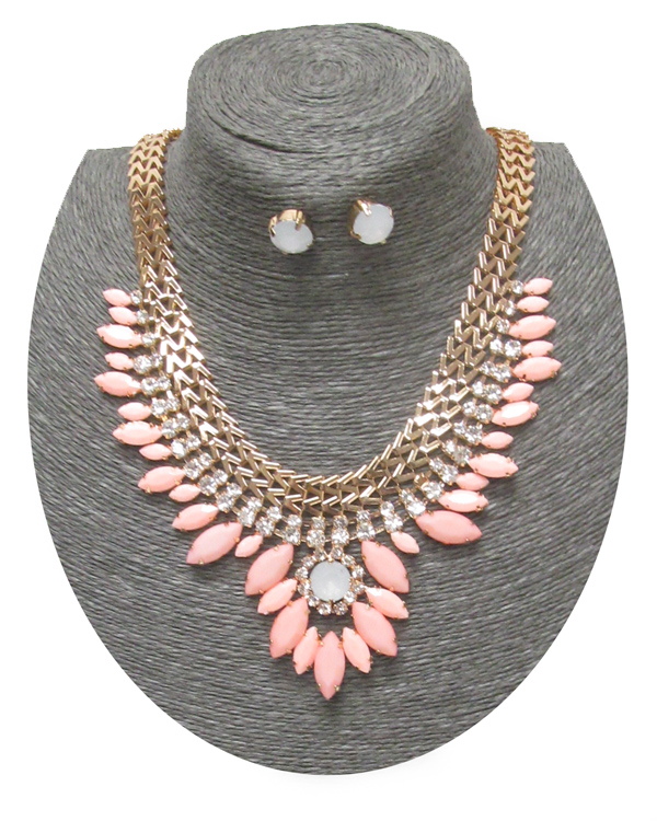 SPRING STATEMENT FLAT CHAIN WITH STONES DROP NECKLACE SET
