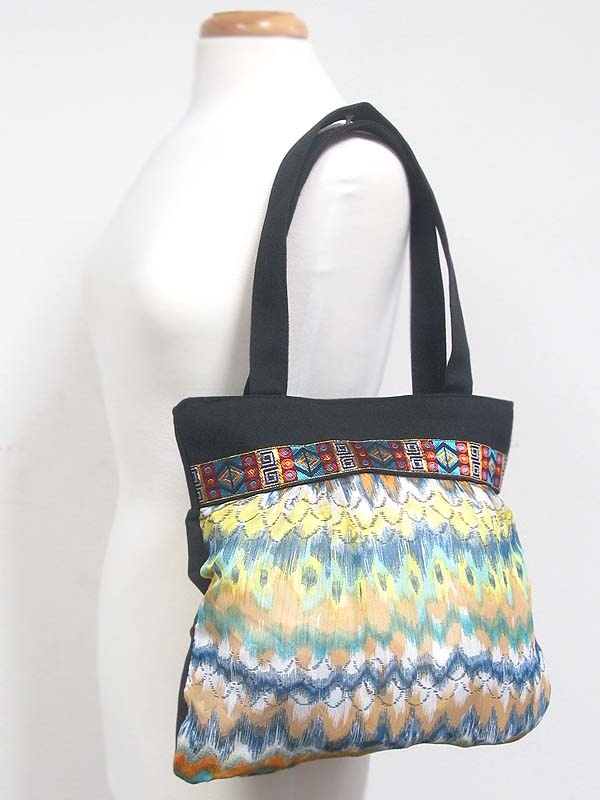 WATERCOLORING PAINT POLYESTER AND ZIPPER TOP TOTE BAG