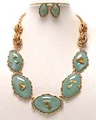 CRYSTAL METAL HAMMERD OVAL ACRYL INSIDE GOLD FLAKE AND METAL RING BALLS CHAIN NECKLACE EARRING SET