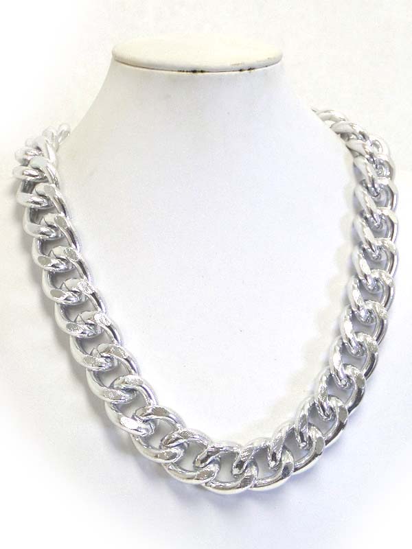 METAL THICK CHAIN NECKLACE