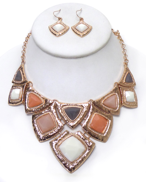 TEXTURED METAL WITH MULTI STONES LINKED NECKLACE SET