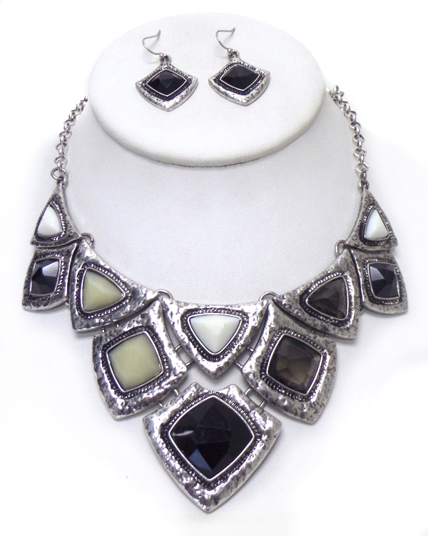 TEXTURED METAL WITH MULTI STONES LINKED NECKLACE SET 