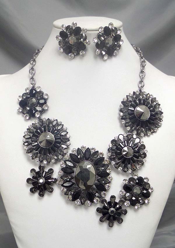 LUXURY CLASS VICTORIAN STYLE AND AUSTRIAN CRYSTAL DECO MULTI FLOWER PARTY NECKLACE EARRING SET