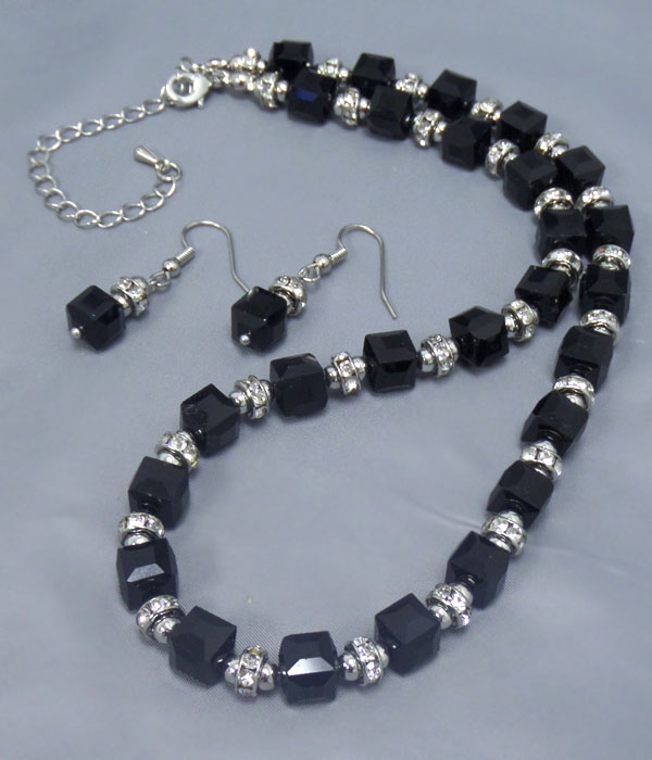 MULTI CRYSTAL RONDELLE AND CRYSTAL CUBE NECKLACE EARRING SET