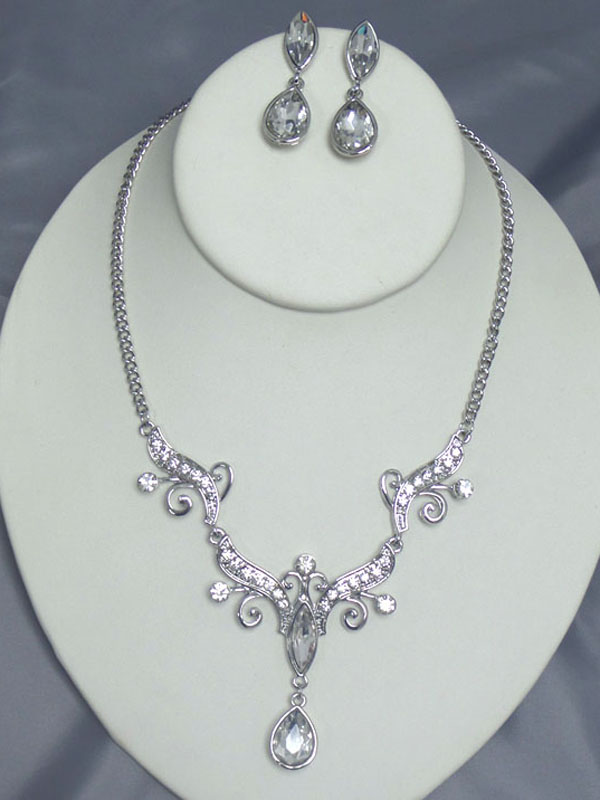 CRYSTAL AND GLASS DROP PARTY NECKLACE EARRING SET