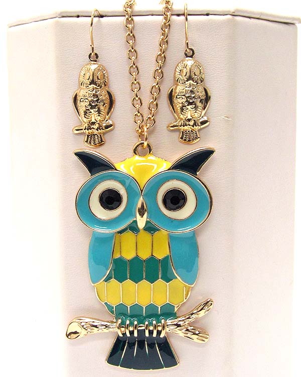 CRYSTAL EYED LARGE EPOXY OWL AND LONG CHAIN NECKLACE