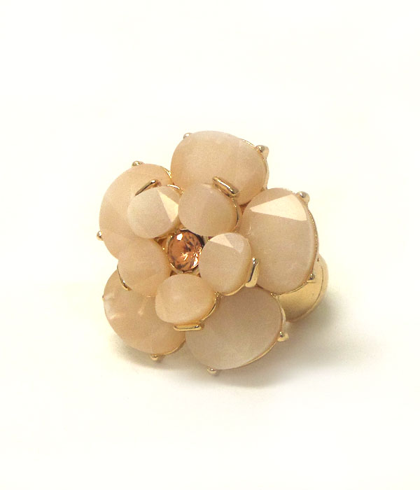 ACRYLIC STONE AND CRYSTAL CENTER FLOWER STRETCH RING
