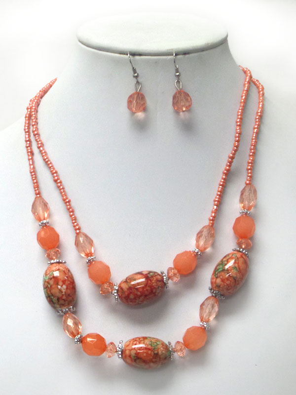 MARBLE PRINT AND SEED BEAD DOUBLE LAYER NECKLACE EARRING SET