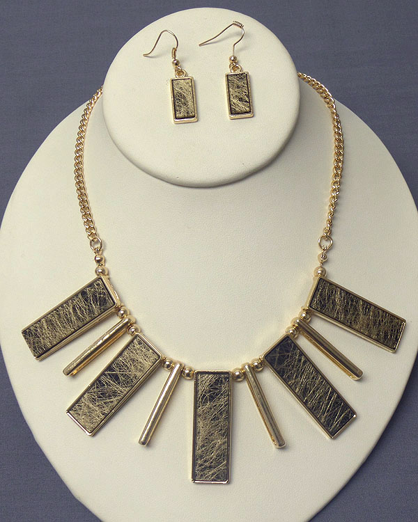 MULTI STONE BAR AND FIBER PATTERN NECKLACE EARRING SET