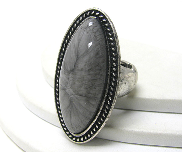 OVAL STONE METAL STRETCH RING