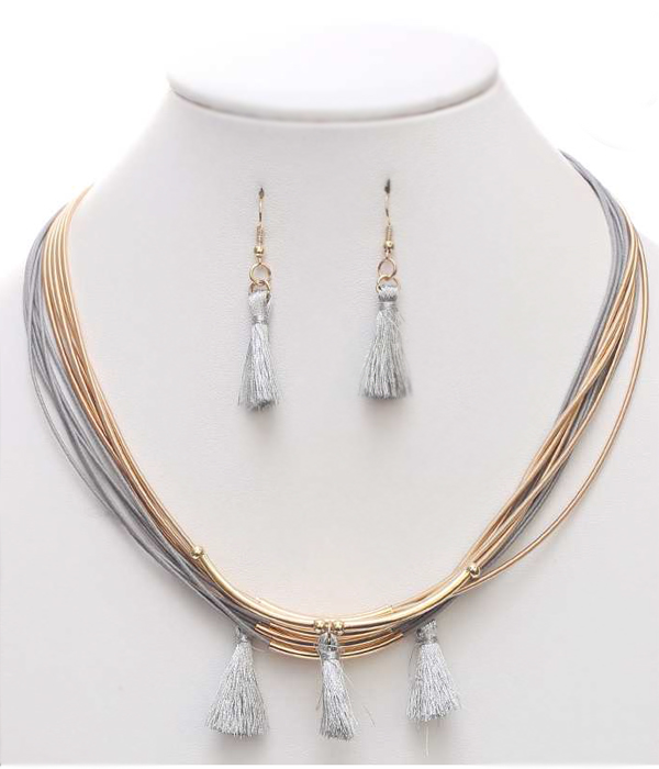 MULTI MIX CHAIN AND POM ACCENT NECKLACE SET