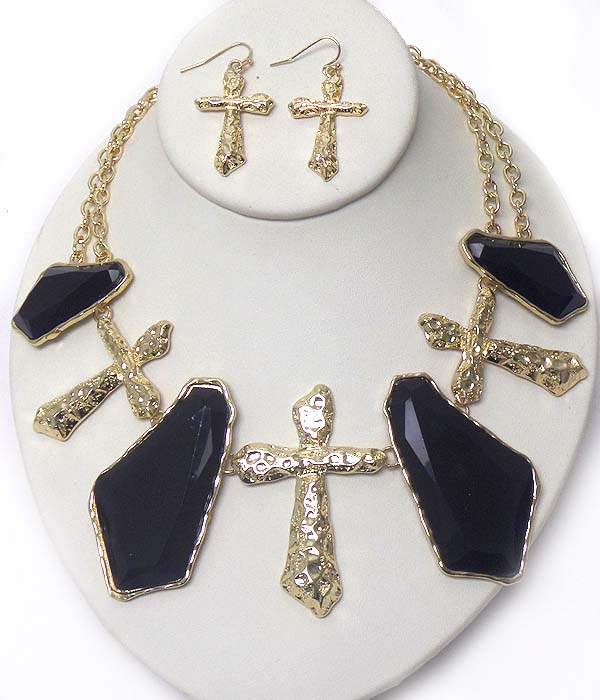 HAMMERED CROSS AND FACET STONE LINK NECKLACE EARRING SET