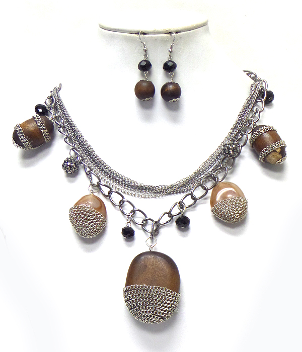 METAL CHAIN DECO WOOD NUGGET DANGLE MULTI LAYER NECKLACE SET