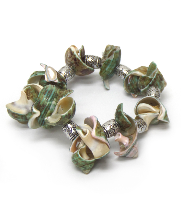 NATURAL SEA SHELL AND ANCHOR CHARM BRACELET