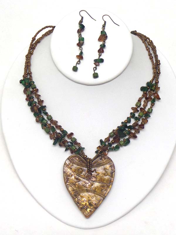 GLASS HEART PENDANT AND NATURAL CHIP STONE 3 LAYER NECKLACE EARRING SET