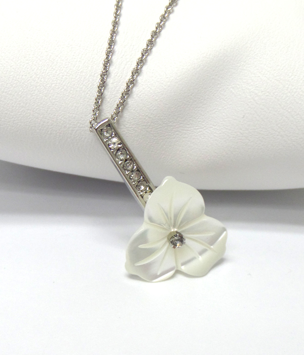 ELECTRO PLATING AND MOTHER OF PEARL FLOWER PENDANT NECKLACE