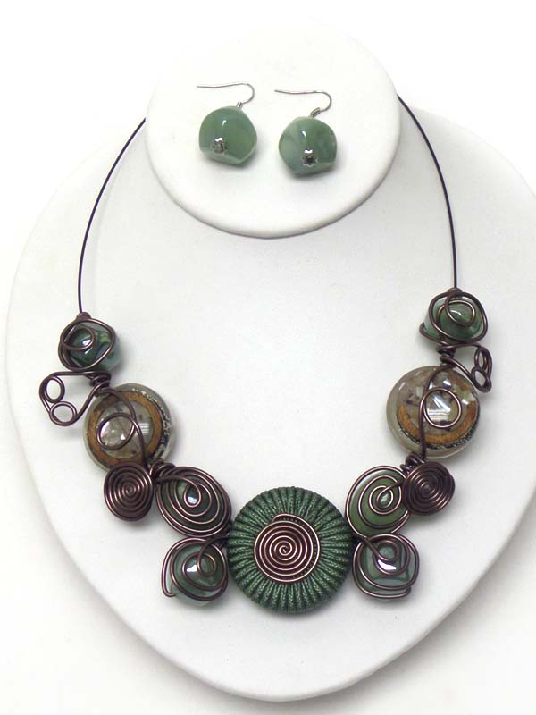 FABRIC WRAP DISK AND MULTI ACRYLIC BALL DECO WIRE ART NECKLACE EARRING SET