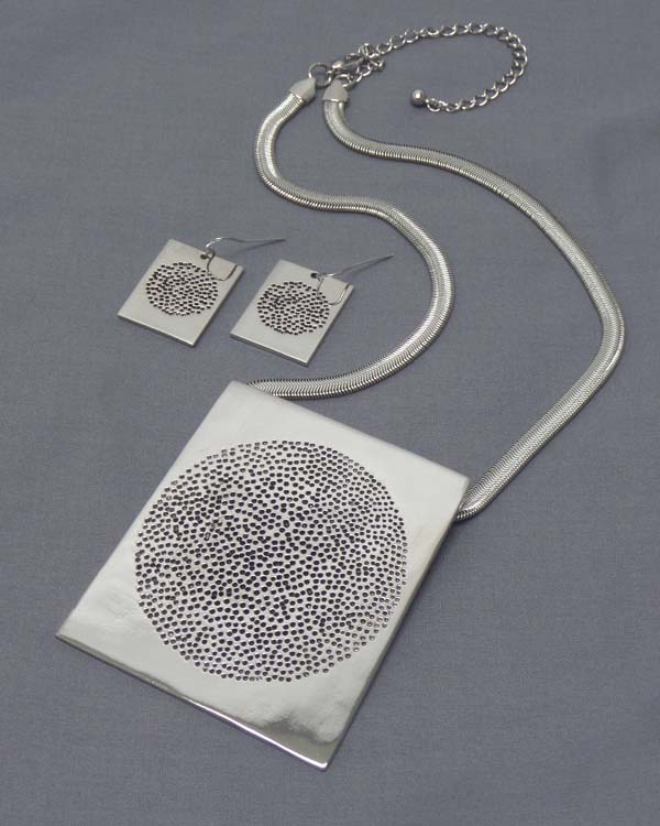 ELECTRO PLATING LARGE TEXTURED METAL PLATE PENDANT NECKLACE EARRING SET