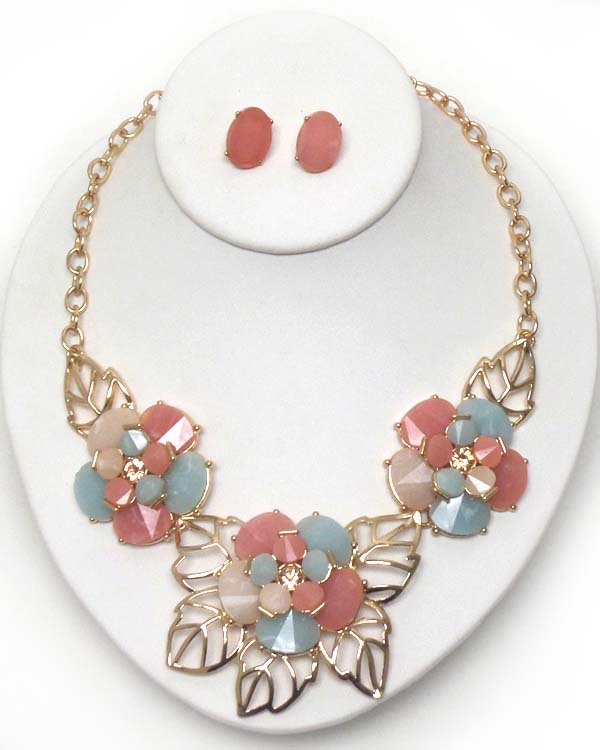 ACRYLIC PETAL FLOWER AND METAL LEAF LINK NECKLACE EARRING SET