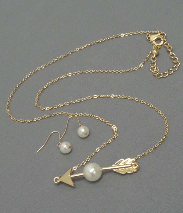 PEARL AND ARROW PENDANT NECKLACE EARRING SET