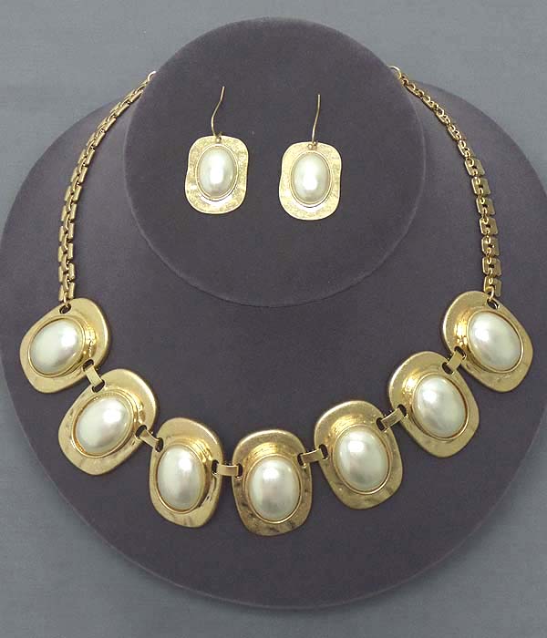 PEARL ON NATURAL SHAPE PLATE LINK SNAKE CHAIN NECKLACE EARRING SET