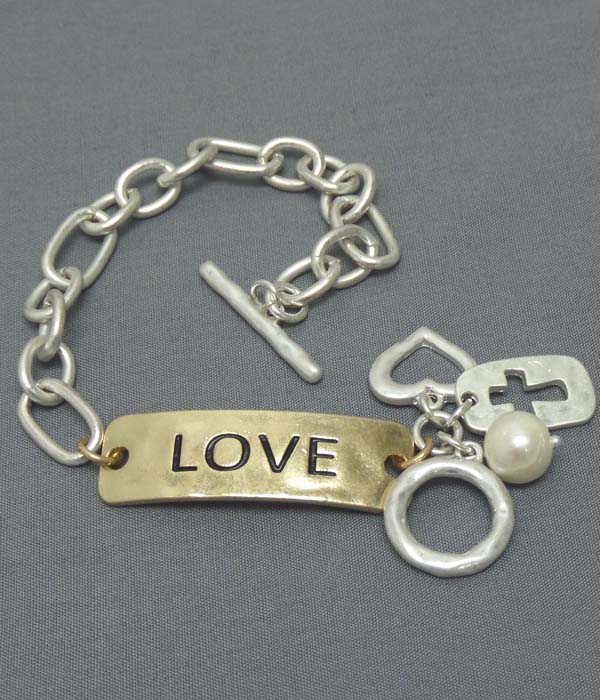 HAMMERED PLATE AND HEART CHARM TOGGLE BRACELET - LOVE