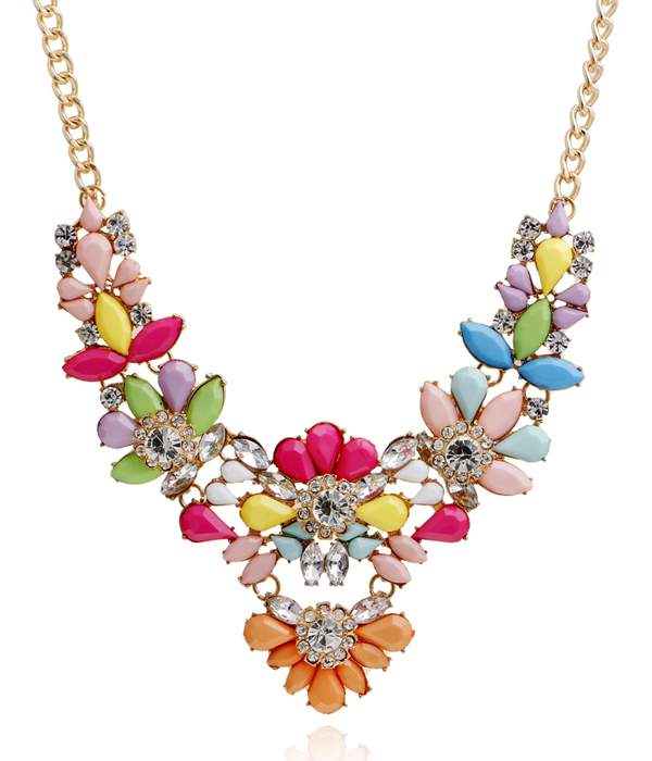 CRYSTAL AND ACRYL FLOWER STATEMENT NECKLACE