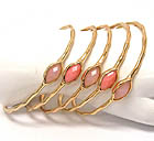 MULTI ACRYL AND CRYSTAL GLASS ARROWHED DECO METAL BANGLE SET OF 5