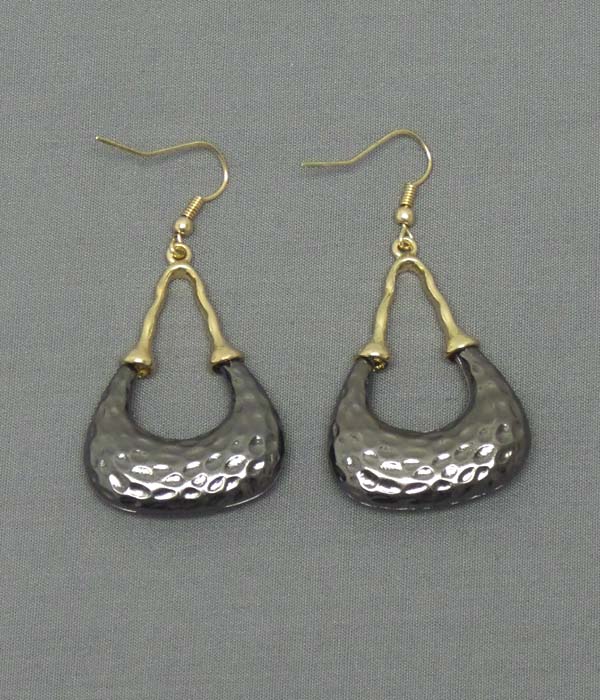HAMMERED AND LIQUID METAL DESIGNER STYLE EARRING