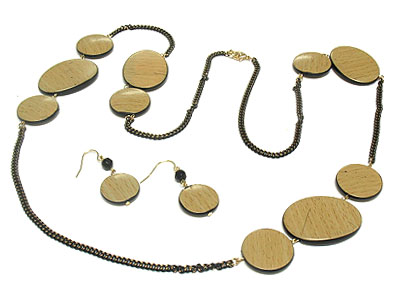 MULTI WOOD DISK LONG NECKLACE AND EARRING SET 