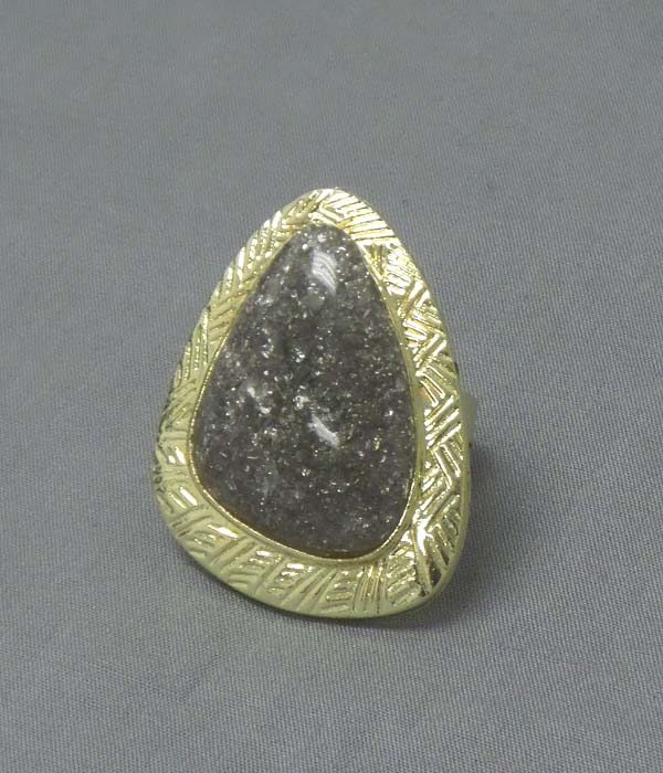 NATURAL SHAPE STONE AND TEXTURED METAL ADJUSTABLE RING
