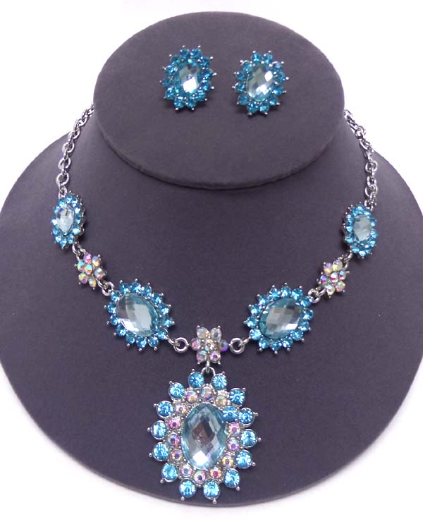 CRYSTAL AND FACET GLASS FLOWER PENDANT PARTY NECKLACE EARRING SET