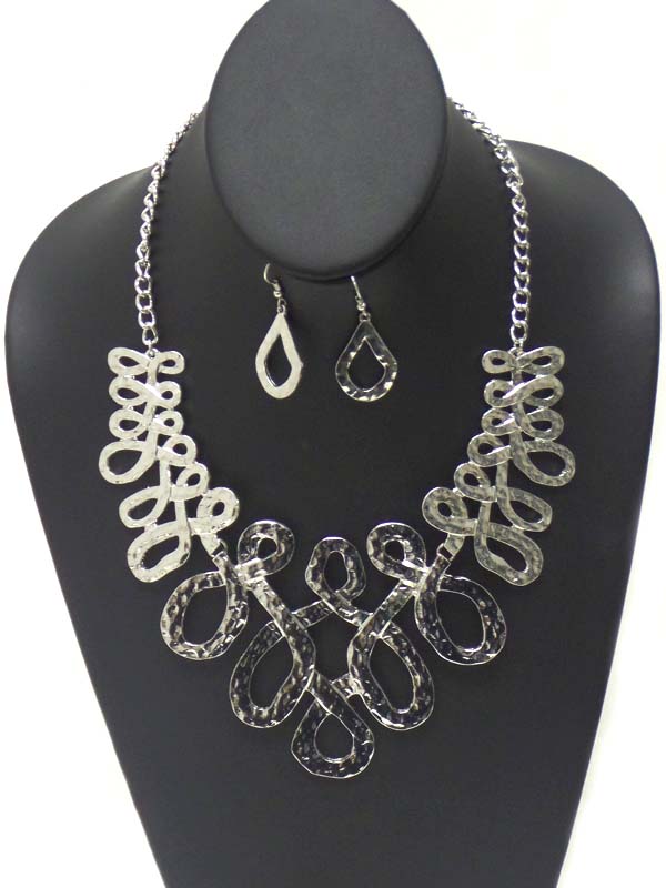 HAMMERED METAL INFINITY LACE NECKLACE EARRING SET