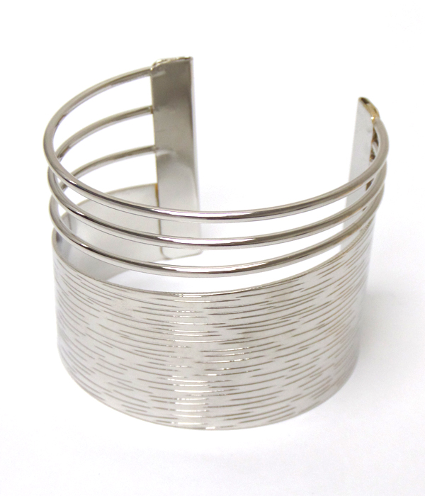 WIRE AND TEXTURED METAL PLATE BANGLE BRACELET