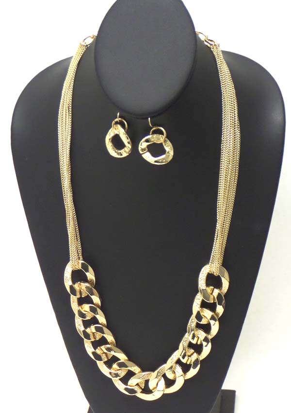 THICK METAL CHAIN AND MULTI FINE CHAIN MIX NECKLACE EARRING SET