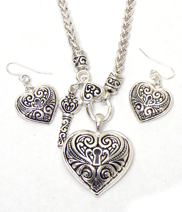 TEXTURED METAL HEART AND KEY NECKLACE SET