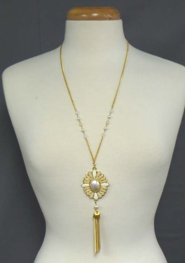 CENTER PEARL AND ACRYLIC PETAL FLOWER AND TASSEL DROP NECKLACE