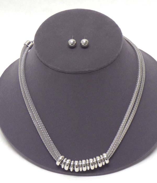 MULTI METAL ORING AND DOUBLE SNAKE CHAIN NECKLACE EARRING SET