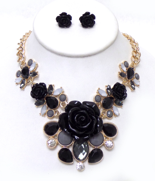 FLOWER AND CRYSTAL MIX NECKLACE SET