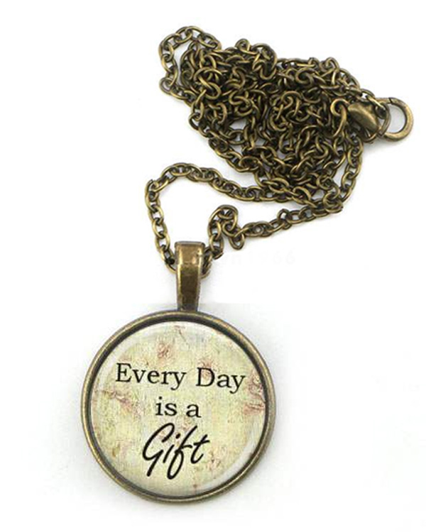 CABOCHON NECKLACE - EVERYDAY IS A GIFT