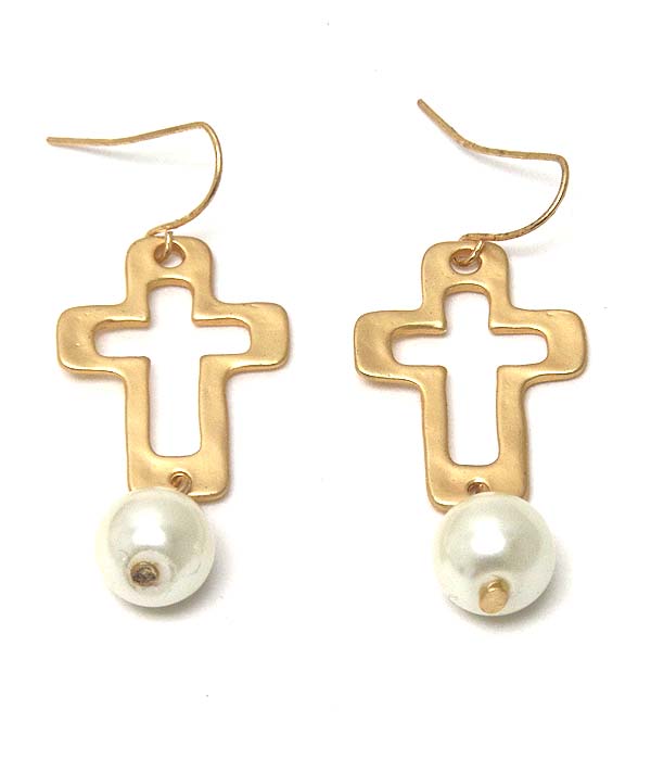 HAMMERED CROSS AND PEARL DROP EARRING