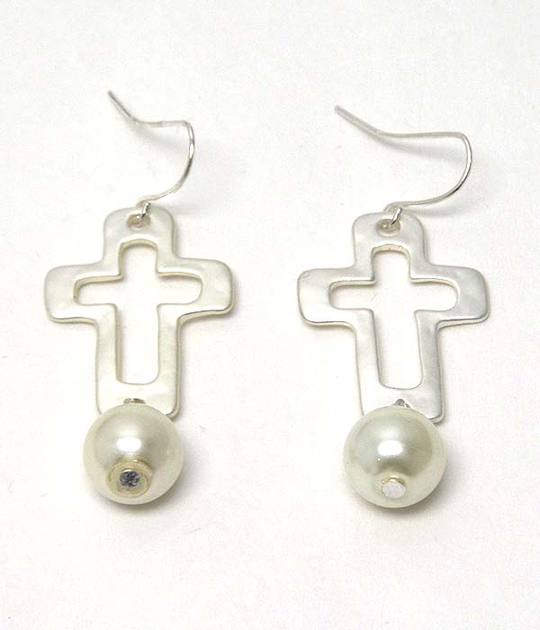 HAMMERED CROSS AND PEARL DROP EARRING